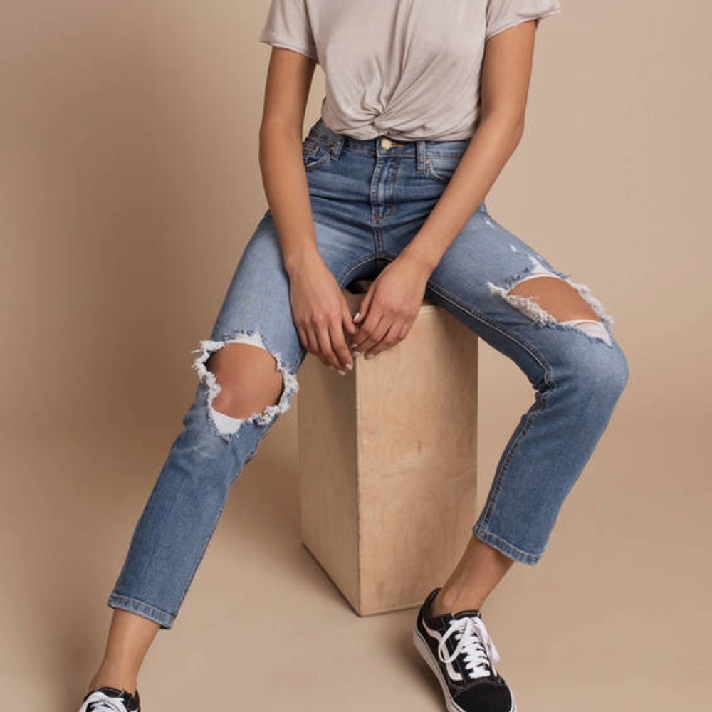 MEDIUM WASH DISTRESSED DENIM PANTS